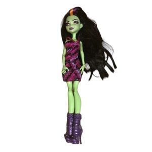 Monster High Casta Fierce Witch Doll W/ Broomstick Daughter Of Cire 2011